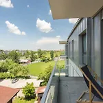 Urban Zen Elegant & Terrace & Parking Apartment