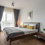 Urban Zen Elegant & Terrace & Parking Bucharest