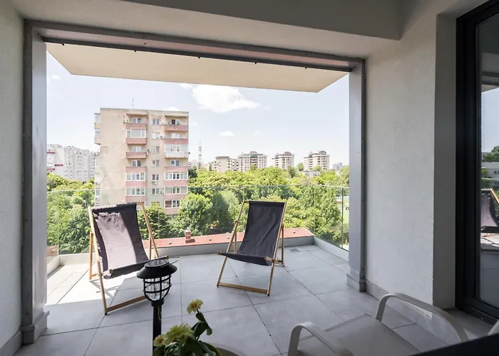 Urban Zen Elegant & Terrace & Parking Apartment