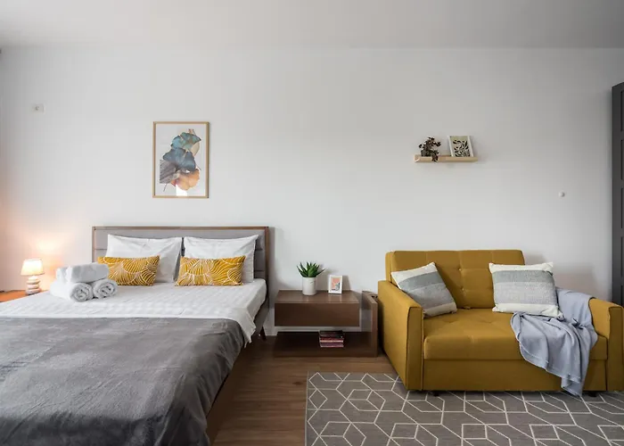 Urban Zen Elegant & Terrace & Parking 부쿠레슈티