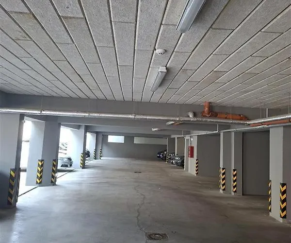 Urban Zen Elegant & Terrace & Parking 부쿠레슈티